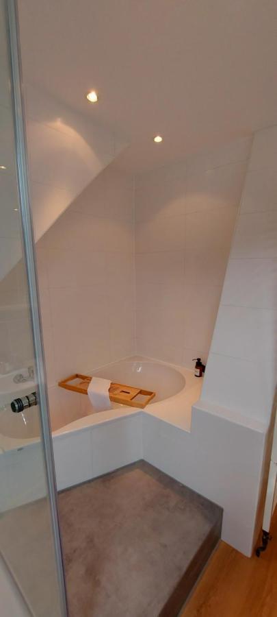 Ruesternsuite, Naehe Rue & Messe, Museum Folkwang, Netflix *